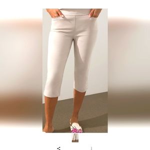 Chicos NWT slimming Brigitte Crop Size 3P (16P)